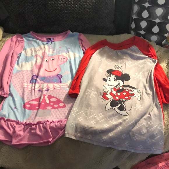 🎉4 for $20 2 Character Nightshirts, size 6/6x - Picture 1 of 7